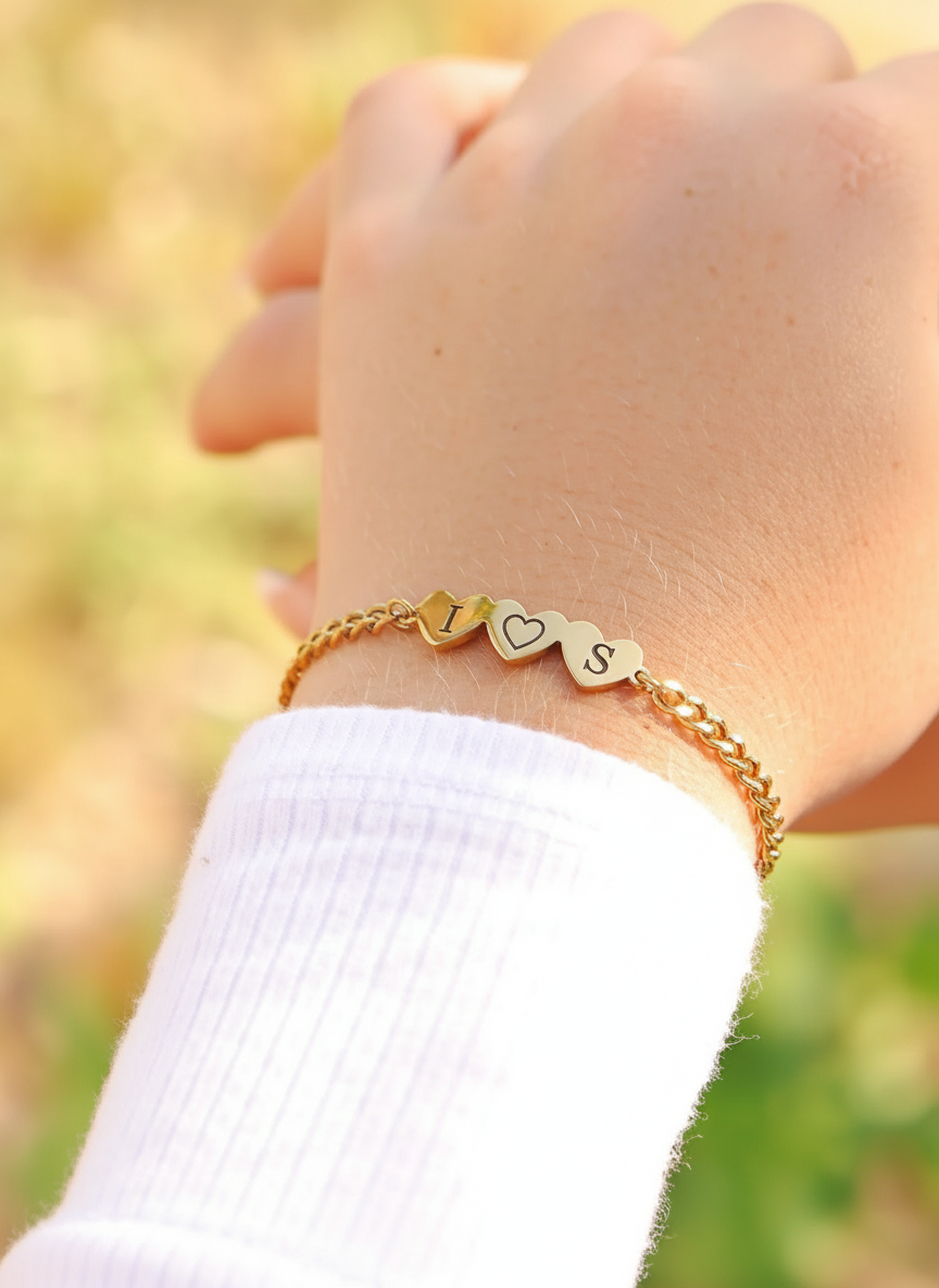 Curb chain 3 heart bracelet