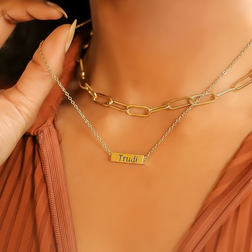 Gold horizontal mini bar necklace